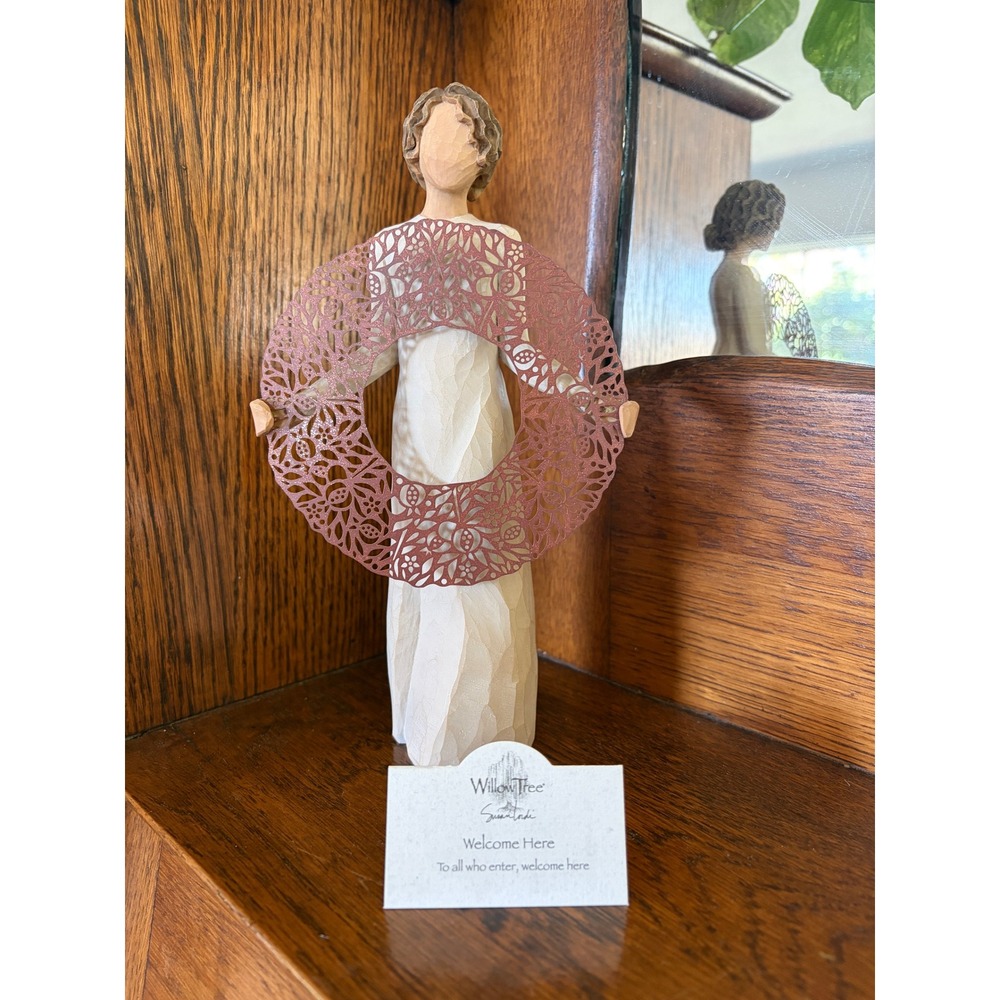 Willow Tree Welcome Here Figurine Susan Lordi Demdaco Wreath Sculpture 26245